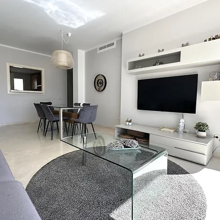 Amazing In Lagoon Apartamento Estepona